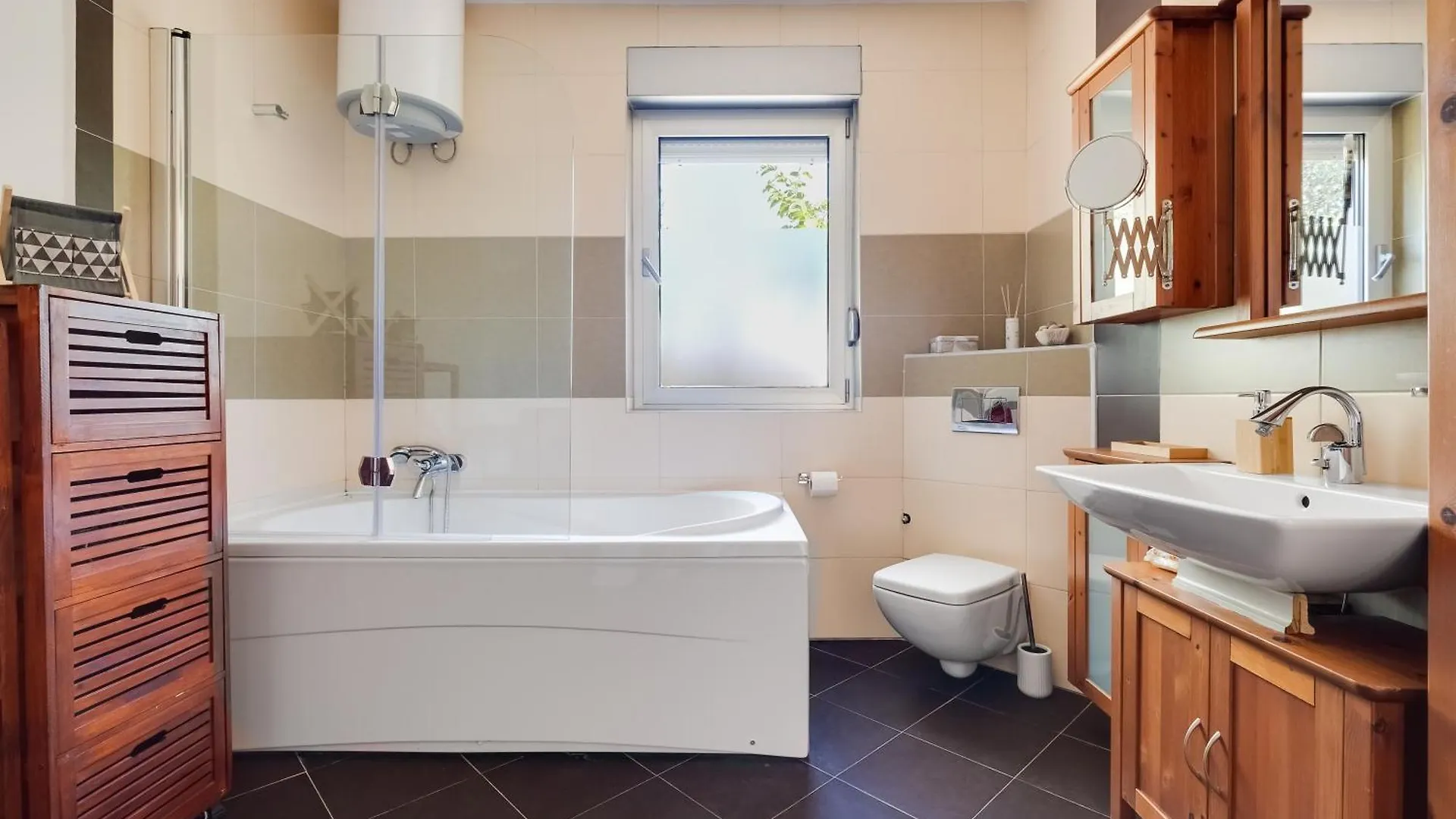 ゲストハウス Villa Hedonia With Heated Pool, Diklo ザダル