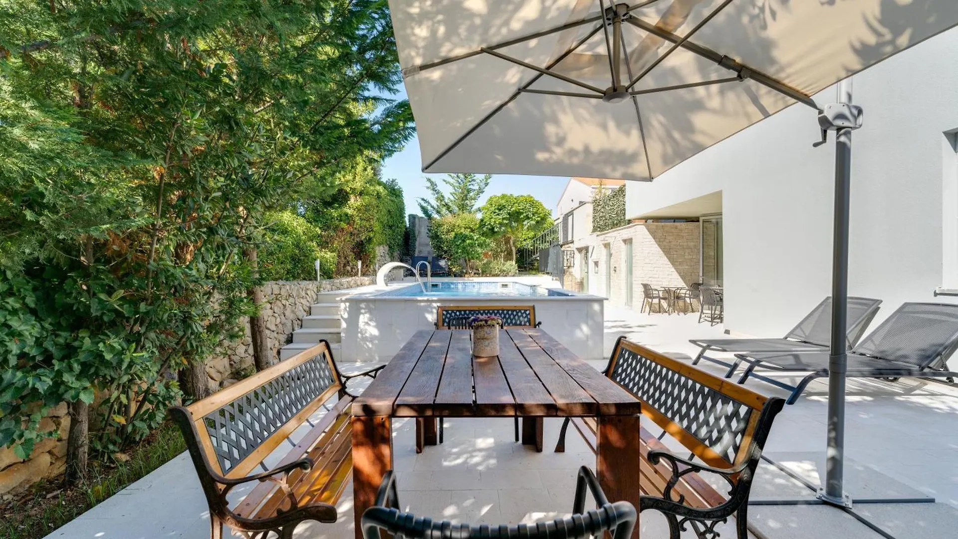 ゲストハウス Villa Hedonia With Heated Pool, Diklo ザダル