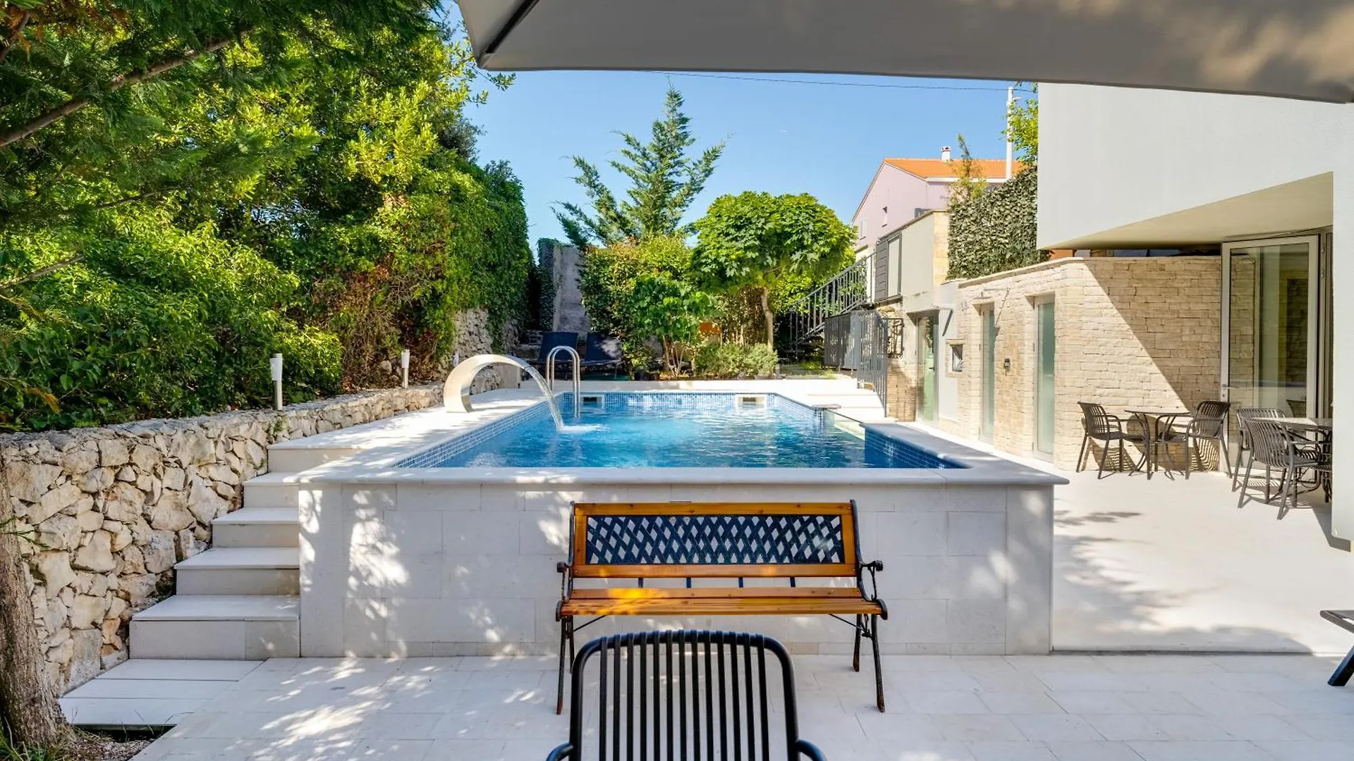 ゲストハウス Villa Hedonia With Heated Pool, Diklo ザダル